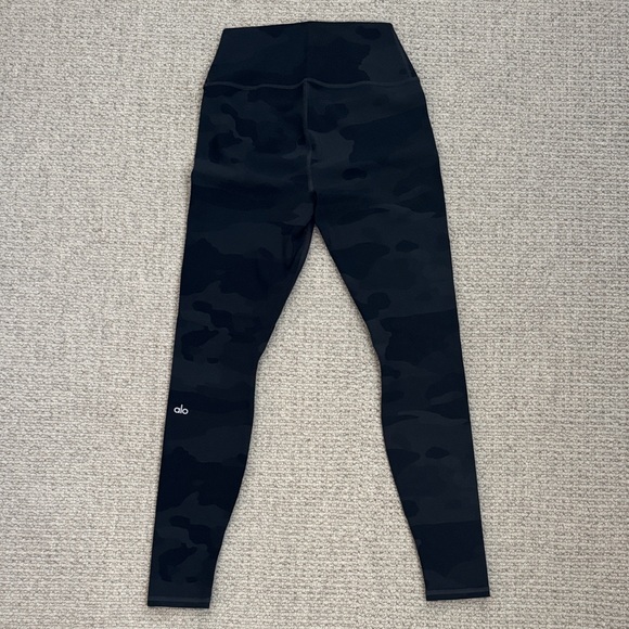 ALO Yoga Dark Camo Leggings - Picture 2 of 4
